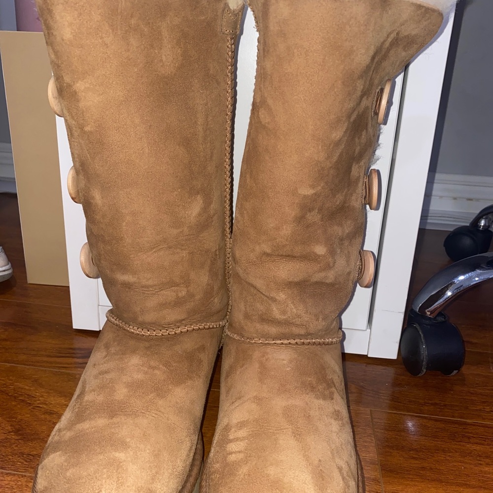 Ugg Bailey Button Triple Chestnut - image 4